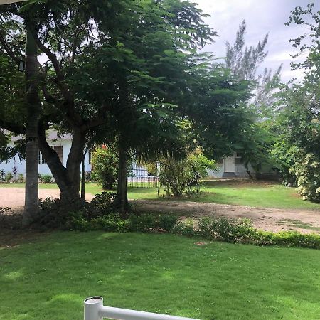 Airport Beach Hotel Montego Bay Eksteriør billede