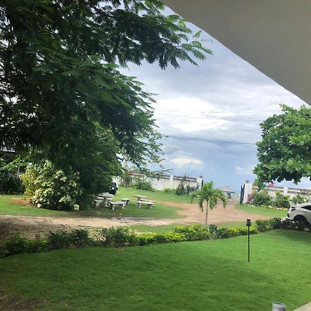 Airport Beach Hotel Montego Bay Eksteriør billede