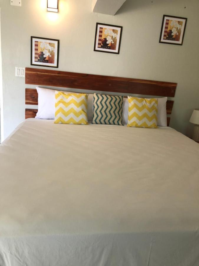 Airport Beach Hotel Montego Bay Eksteriør billede