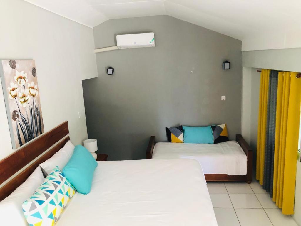 Airport Beach Hotel Montego Bay Eksteriør billede