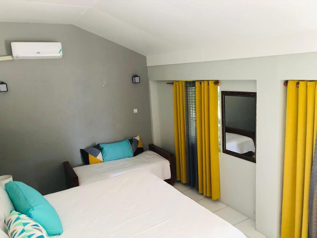 Airport Beach Hotel Montego Bay Eksteriør billede